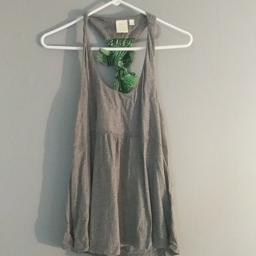 Anthropologie tank with patterned back bow detaik